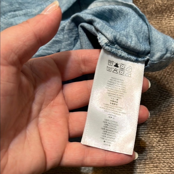 Michael Kors Blue Short Sleeve V- Neck Tee, Size XL - Picture 4 of 5